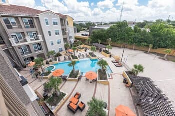 City View & Poolview Apartment With Full Kitchen 2 Bedroom Apts by Redawning