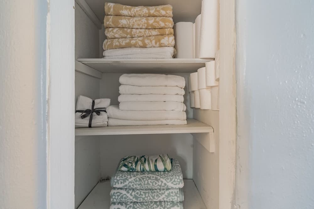 Downtown Single Family Modern Bungalow Close To Beaches And Dining 2 Bedroom Home by RedAwning