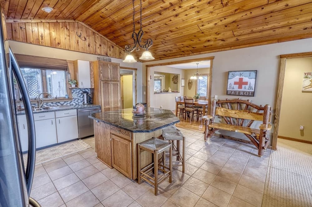 Howe Hill Retreat 4 Bedroom Home by Redawning