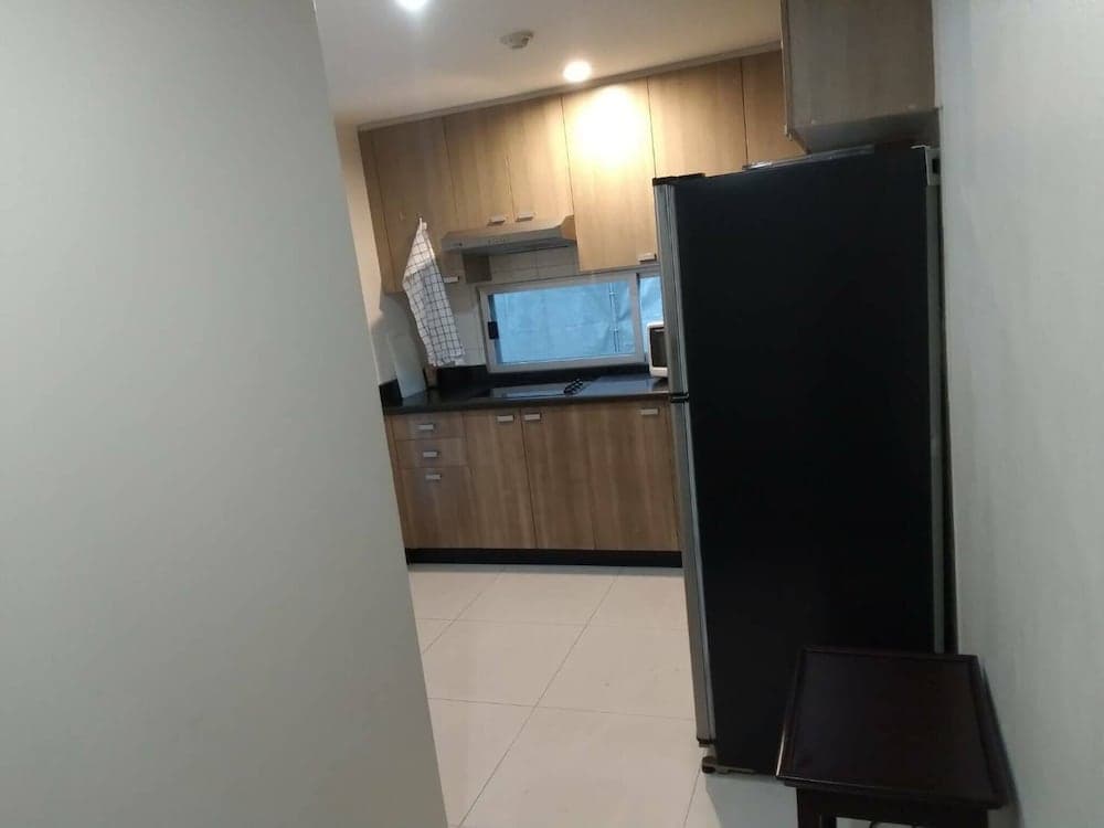 7D - 3 Bedroom Downtown Apartment With Shared Pool