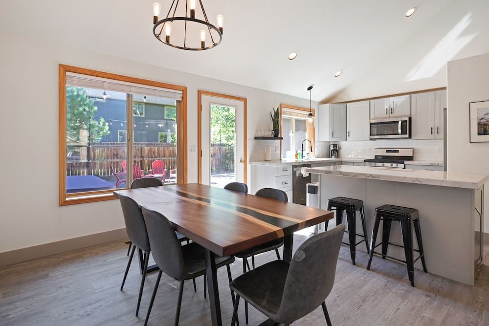 Quail Covey 3 Bedroom Home by RedAwning