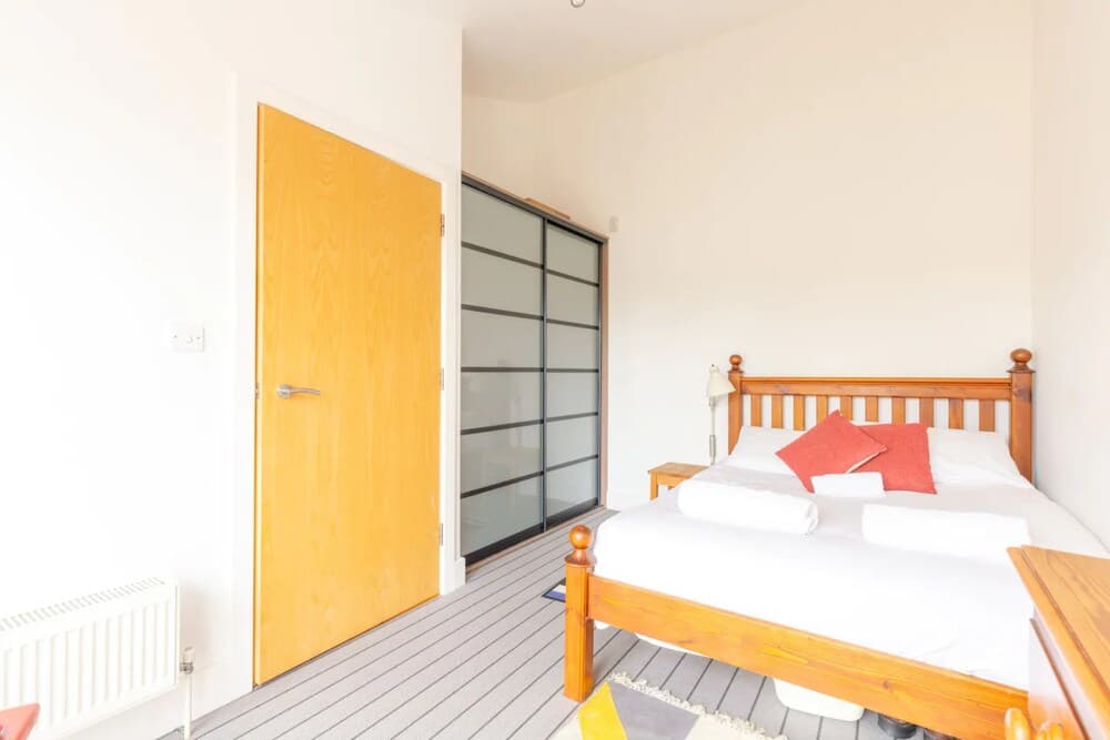 Spacious 2 Bedroom Apartment in Converted Warehouse in Brixton