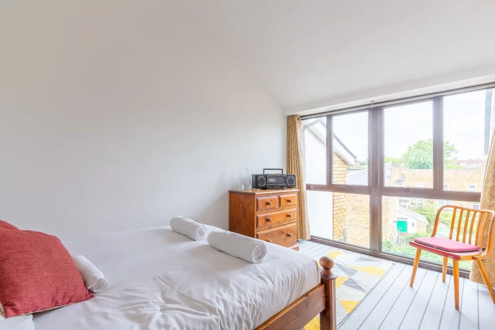 Spacious 2 Bedroom Apartment in Converted Warehouse in Brixton