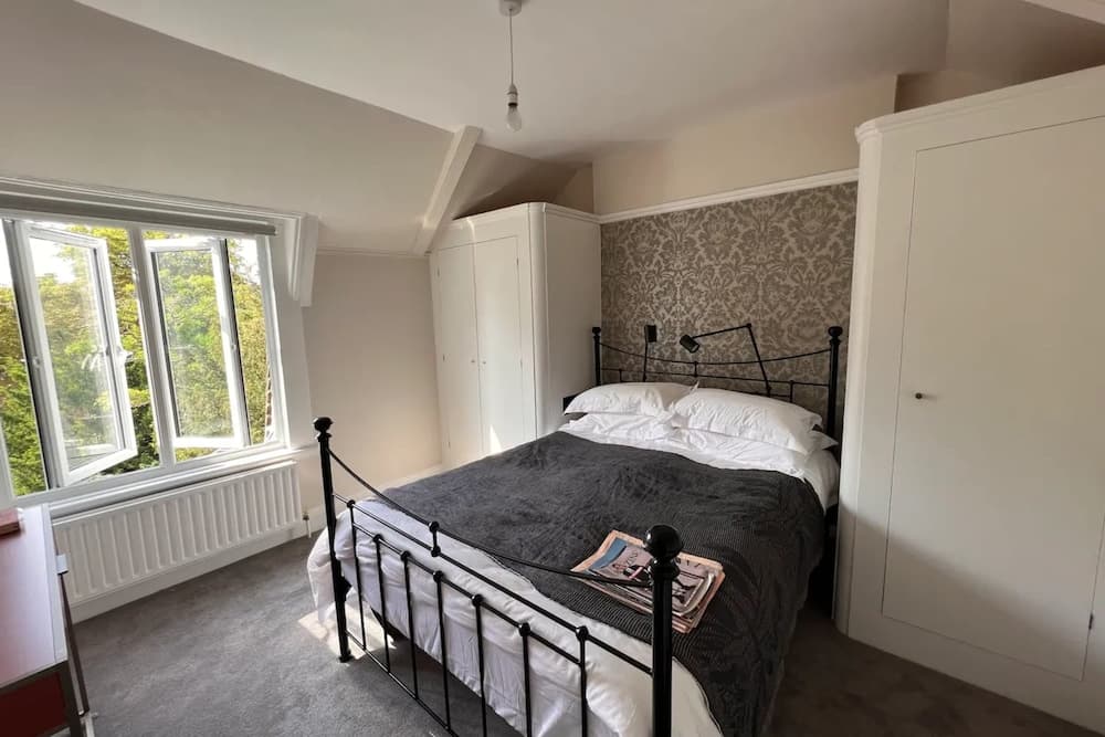 Stylish 1 Bedroom Top Floor Apartment in Highgate