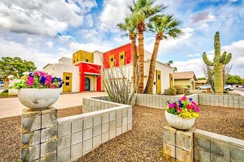 Pueblo Viejo by Avantstay Artsy Oasis w/ Pool, Rooftop & Games - Near Old Town