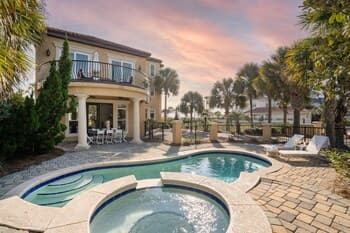 Florence by Avantstay Gorgeous Villa Steps From Beach w/ Pool & Hot Tub