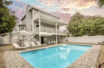 Hourglass by Avantstay Chic Beach Getaway w/ Pool & Two Large Balconies
