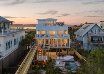 Ocean's Eye by Avantstay Beach Front Home w/ Roof Top, Pool & Putting Green!