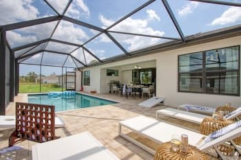 Sirenia by Avantstay Gorgeous Cape Coral Home w/ Pool & Modern Interior