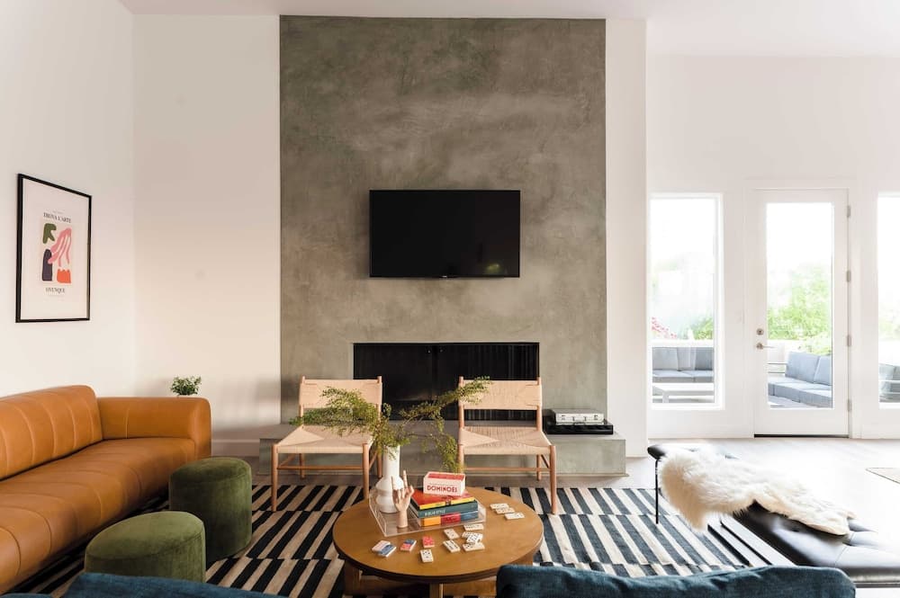 Julep by Avantstay Stylish 9 BR Estate w/ Mid-century Modern Decor