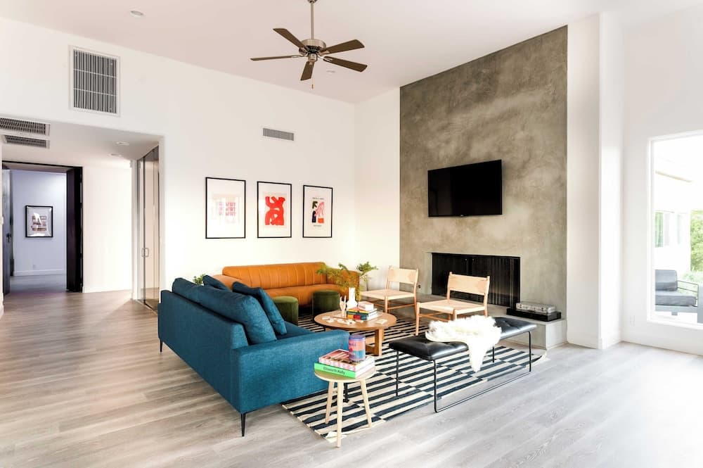 Julep by Avantstay Stylish 9 BR Estate w/ Mid-century Modern Decor