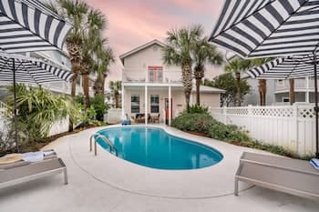 Marina by Avantstay Modern Oasis Close to Beach w/ Pool