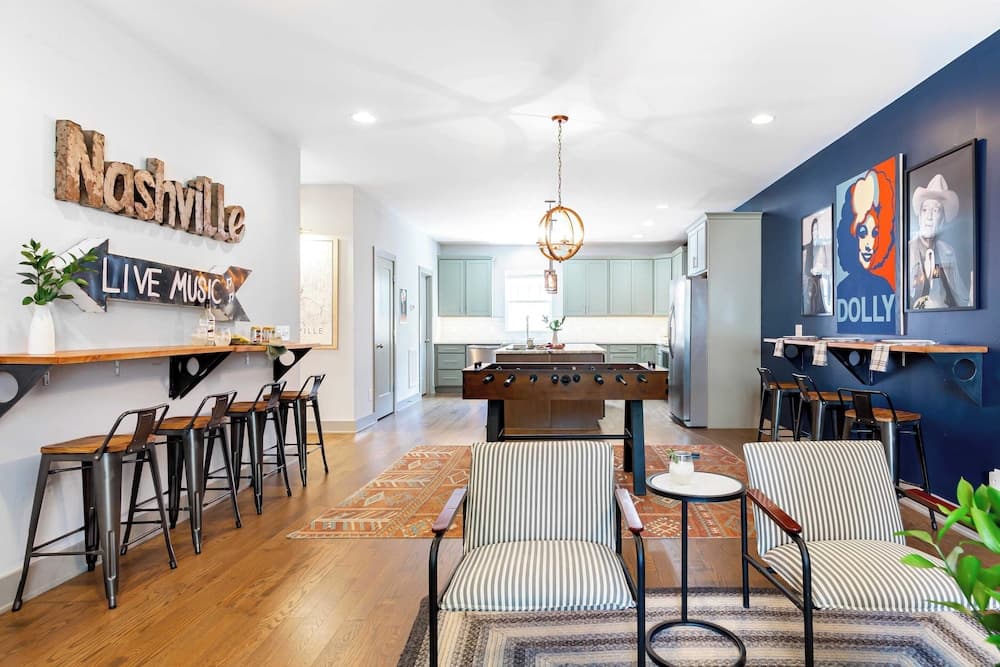 Waverly by Avantstay Nashville-inspired Townhome w/ Luxury Kitchen, Pool Table