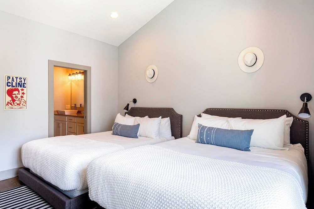 Waverly by Avantstay Nashville-inspired Townhome w/ Luxury Kitchen, Pool Table