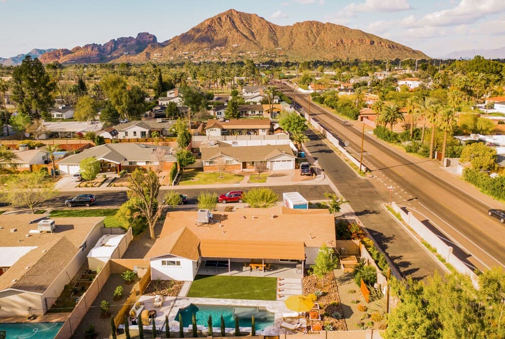 Daisy by Avantstay Modern Home w/ Spacious Backyard, Pool & Table Tennis