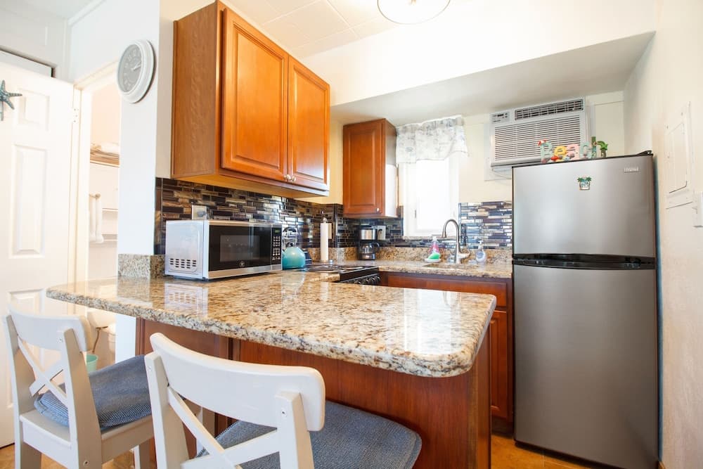 Tropic Terrace #31 - Beachfront Rental 1 Bedroom Condo by Redawning