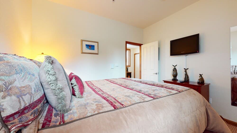 Eagle Run #205 2 Bedroom Condo by Redawning