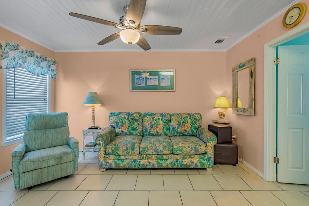 Pet Friendly Condo in Gulf Shores Outdoor Pool
