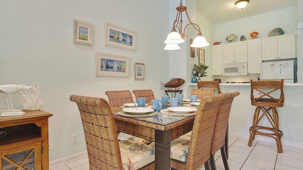 Key West Found by Avantstay Close to Shops w/ Patio & Shared Pool! Week Long Stays Only