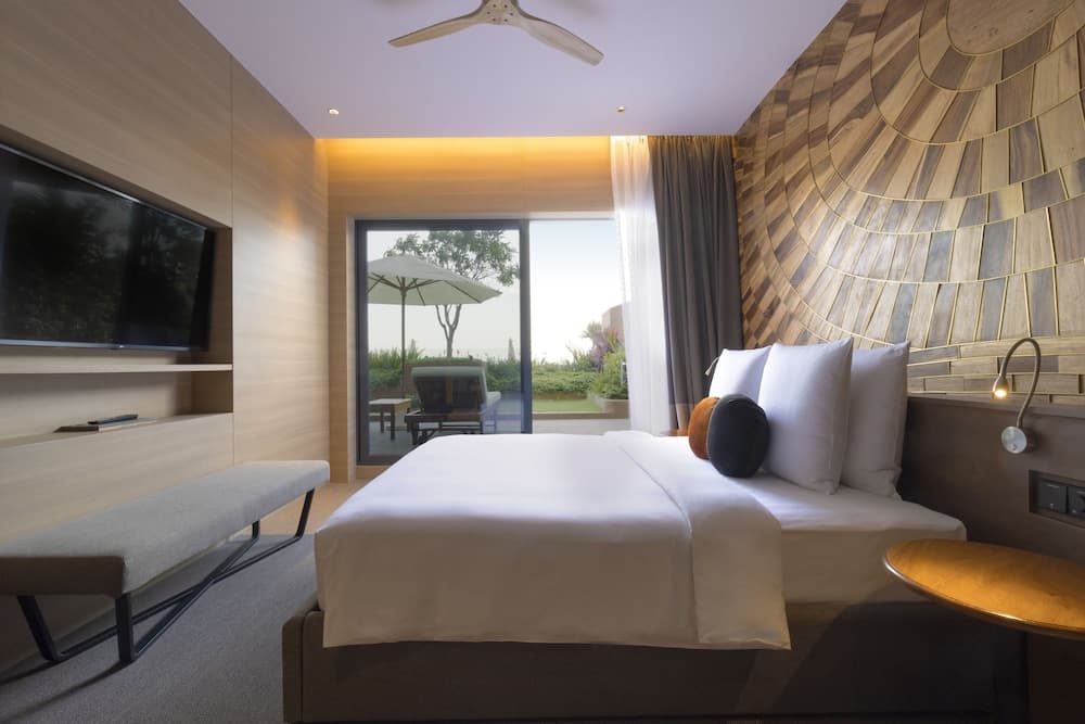 SUN & MOON, Riverside Hotel