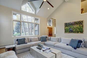 Luxury 5 Bed Plus Den Private Home, Quick Shuttle To Chairlift 5 Bedroom Home by Redawning