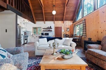 Quiet, Sunny Family-friendly Cabin in the Pines 2 Bedroom Home by Redawning