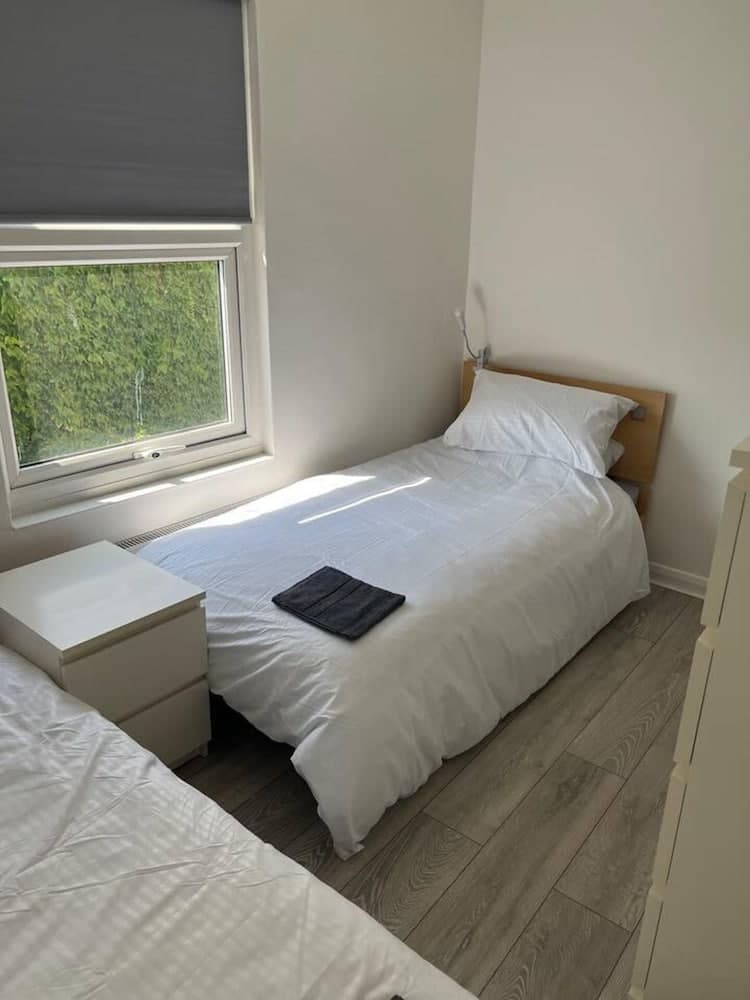 Impeccable 5-bed Apartment in Southend-on-sea