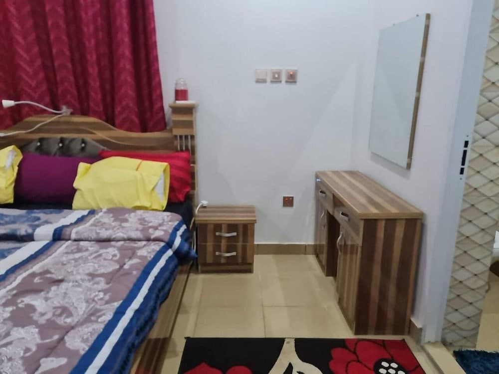 Smart 3 bed Apartment With Fast Wi-fi & 24hr Light