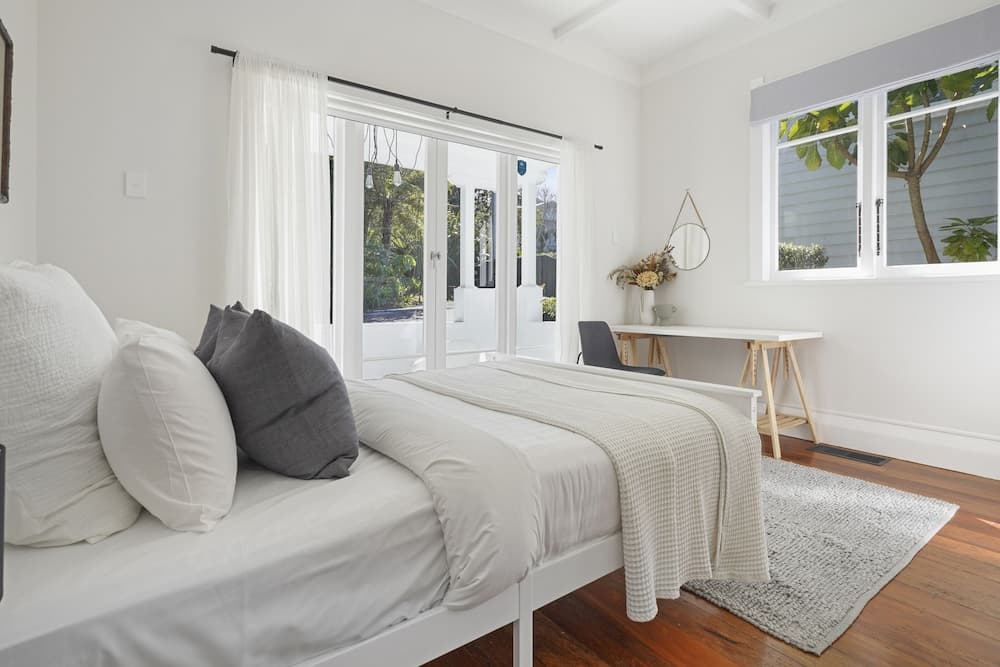 Grey Lynn - Grandeur - Cafe Lifestyle