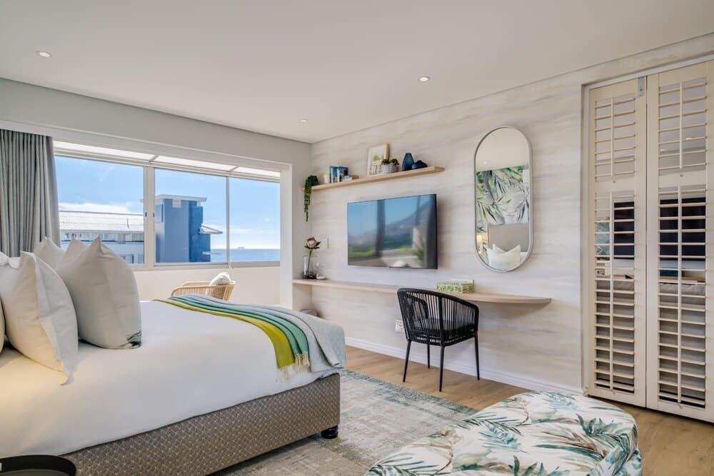 Exquisite Apartment in Mouille Point Near to Golf Course