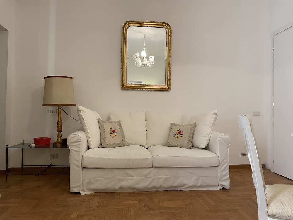 Elegant Apt-typical Roman Palazzina Pz Alessandria