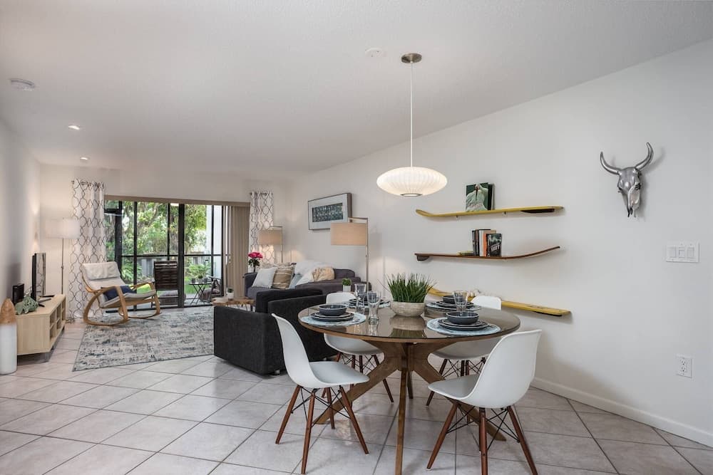 Siesta Dunes Modern Coastal Retreat