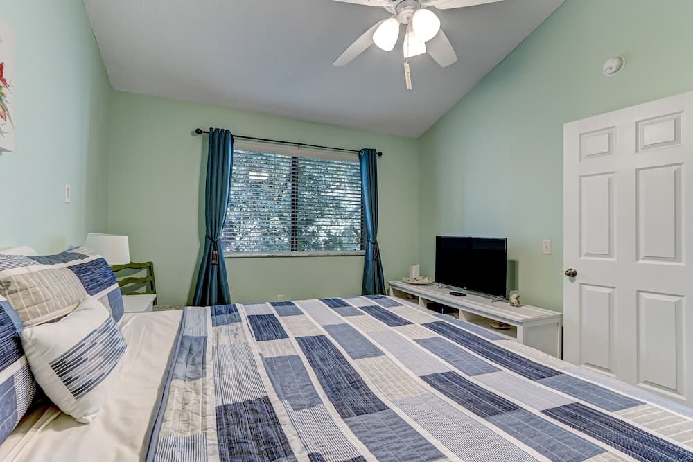 2745 Forest Ridge 2 Bedroom Condo by RedAwning