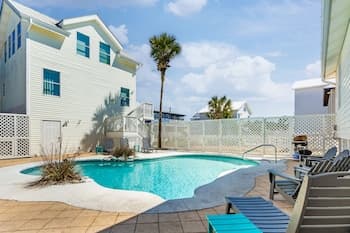 Destin Haven by Avantstay Steps to Beach Amazing Views w/ Pool!