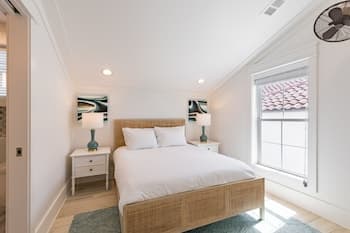 Destin's Gem by Avantstay Steps to the Beach w/ BBQ & Pool