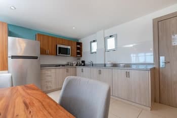 Outstanding 1 Bedroom Apartment Pool View B