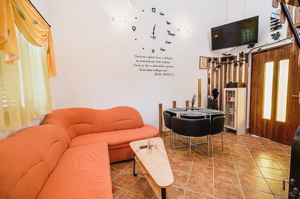 Holiday Home Vesna with Sauna