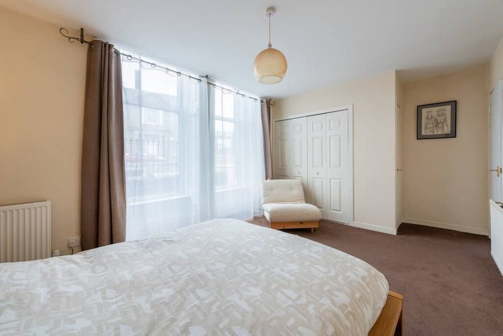 Roseangle - Spacious Family Apartment With South Facing Garden