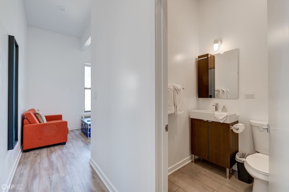 Modern And Cozy Studio - Perfect For A Work Trip Or A Solo Getaway - 747 Lofts Cabin 304 by RedAwning