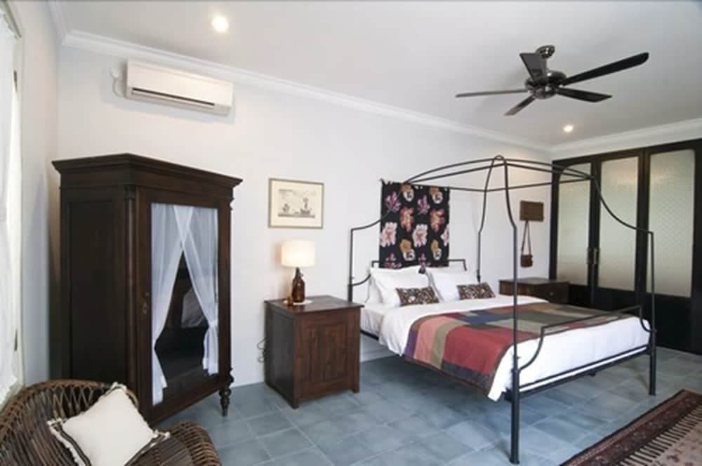 Brown Feather Batu Belig