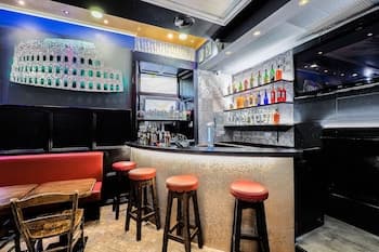 Alessandro Palace & Bar - Hostel