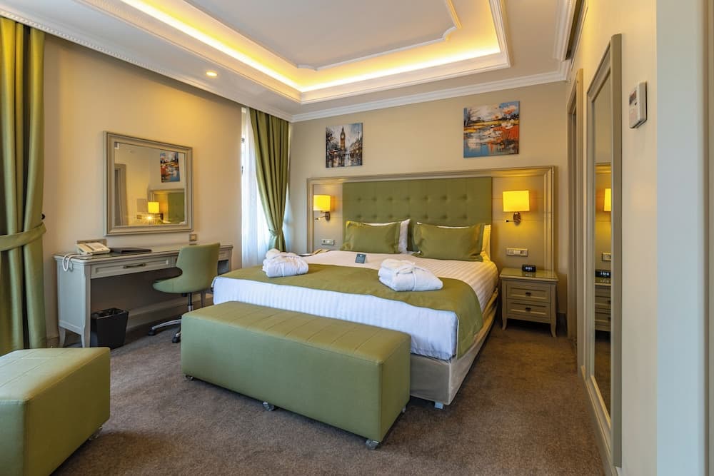 Hotel London 1889 & Casino