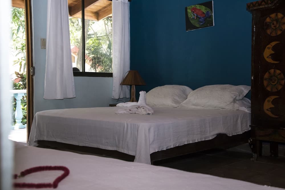 Pelican Beachfront Hotel