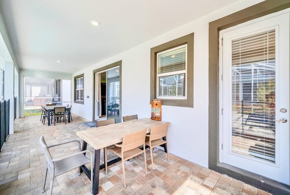 9BR Family Home With Pool Hot tub and BBQ