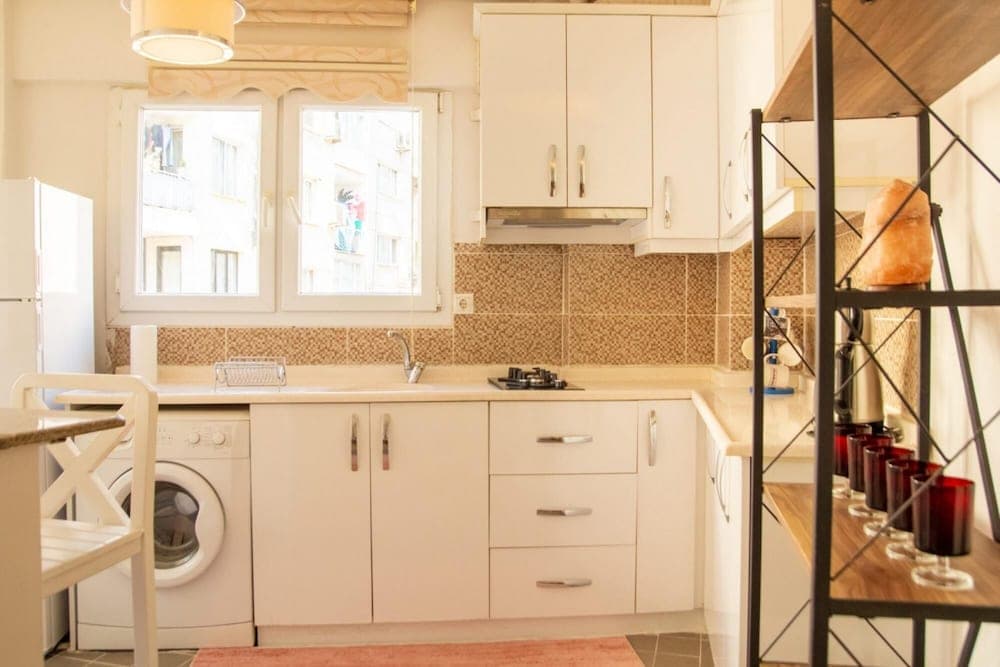 Vibrant and Central Flat Near Kordon in Alsancak