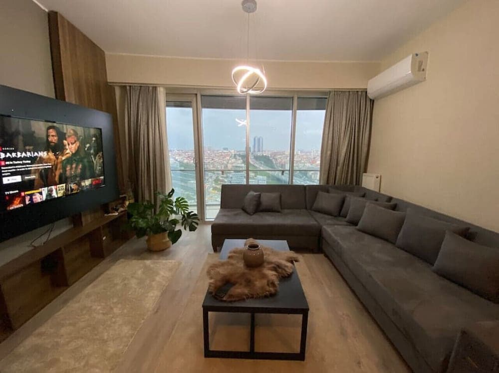 1 1 Balcony Deluxe Apart - Near Mall of Istanbul