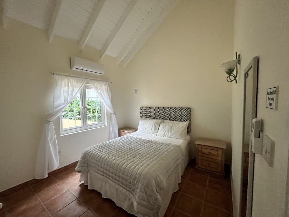 Labrolette Bay - Villa-sleeps 8-pool-amazing Views