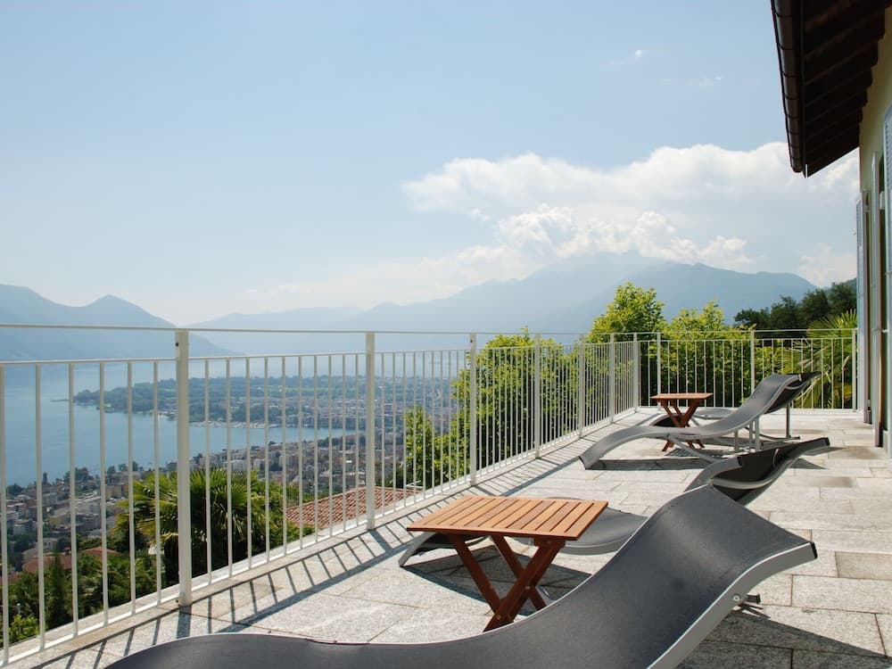 Vernice Gialla Brione Sopra Minusio