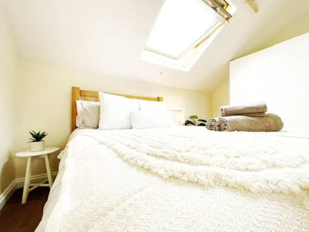 Beautiful and Spacious House in Liverpool, UK