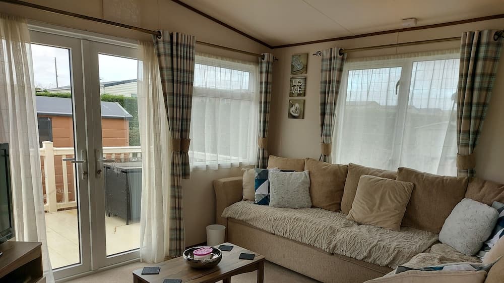 149 Unity Beach 6 Berth Encl Garden no Pets
